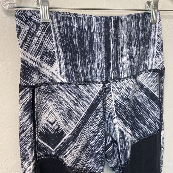 Lululemon hot to street pant in heat wave black size 6 - Picture 2 of 13